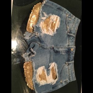 NWOT girls TRACTR. Sequin pocket jean shorts